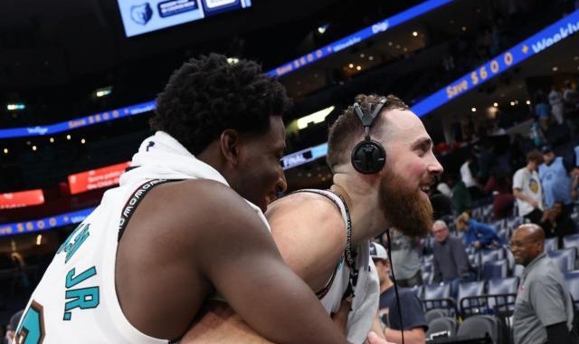 开云-湖人两大弃将变灰熊板凳利器！佩总干了多少昏招？