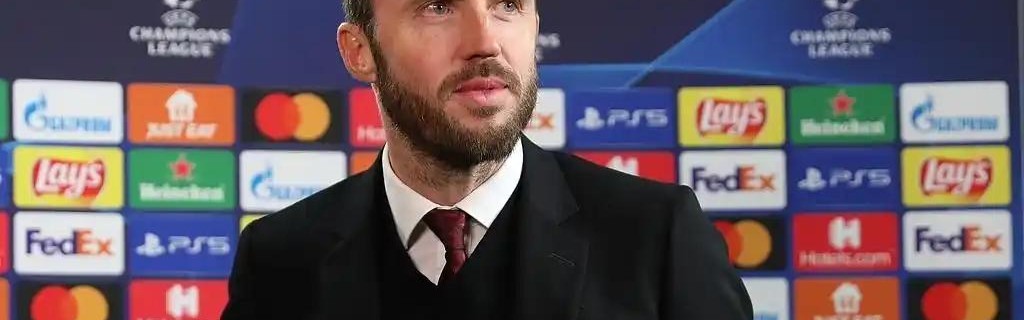 开云官方网站-罗马诺宣！卡里克执教曼联，教练班底公布，纯临时工，一股英冠味