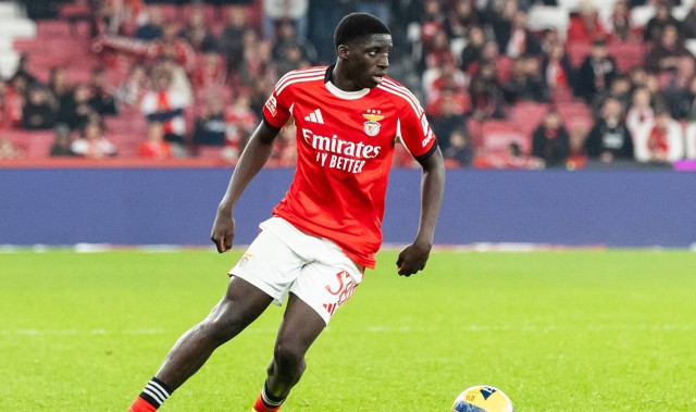 德天空：拜仁关注本菲卡17岁后卫班贾奎，作为吉瓦罗·雷德的替代