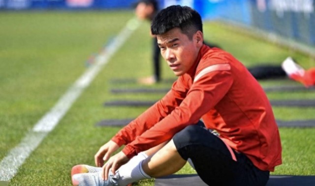 开云-意外！他可能成大连英博本赛季首位主力难保的功勋球员，引发热议|宋岳|李昂|中卫|保级|于根伟_新浪体育_新浪新闻