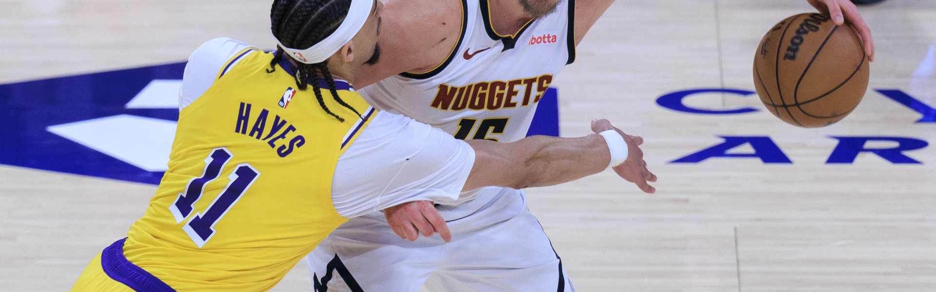 开云登录入口-斯玛特：我们对约基奇采取了不同的防守方式 很多甚至是临场发挥