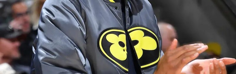 开云登录入口-场边助威！文班亚马身着LV联名夹克在场下为队友鼓掌喝彩