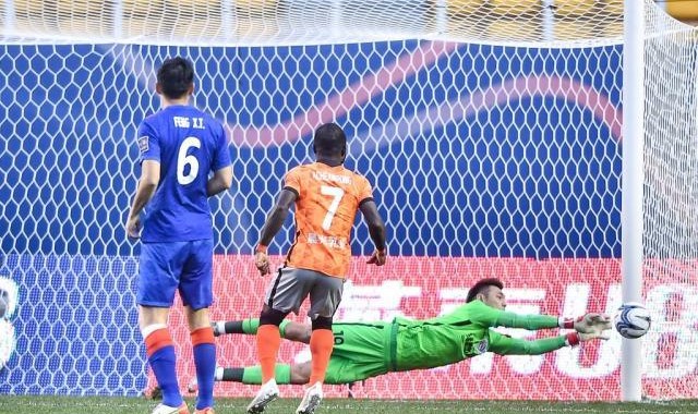 开云网页版-【足协杯】张源远射造威胁 申花总分1比0淘汰深圳