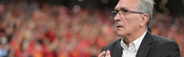 开云官方网站-伊万暂不下课！国足上午继续训练 下午启程奔重庆