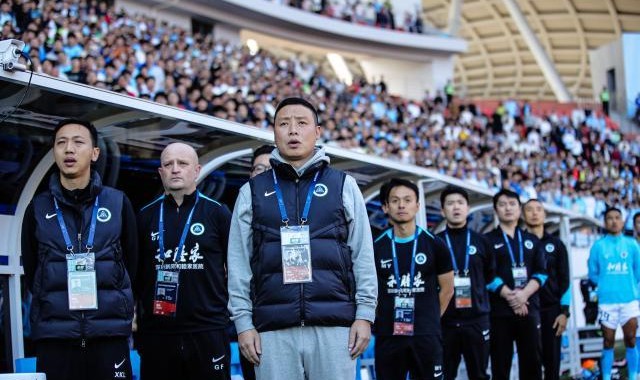 开云官方网站-【2025中超总结之深圳新鹏城】悬崖勒马般拨乱反正