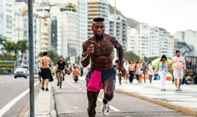 Kaiyun-这是51岁？泽-罗伯托晒跑步照身材炸裂，腹肌如同刀刻斧凿！